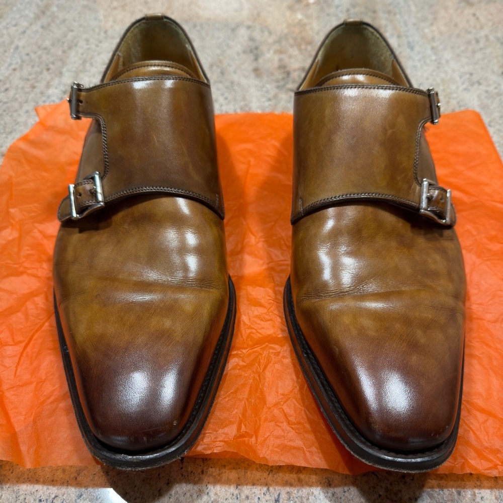 Men’s Magnanni Miro double monk strap shoe. Size 9.5 M in Tabaco